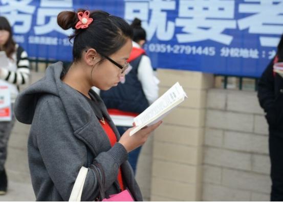 这类大学生注意了，毕业后可能直接成为公务员，身份是干部级别