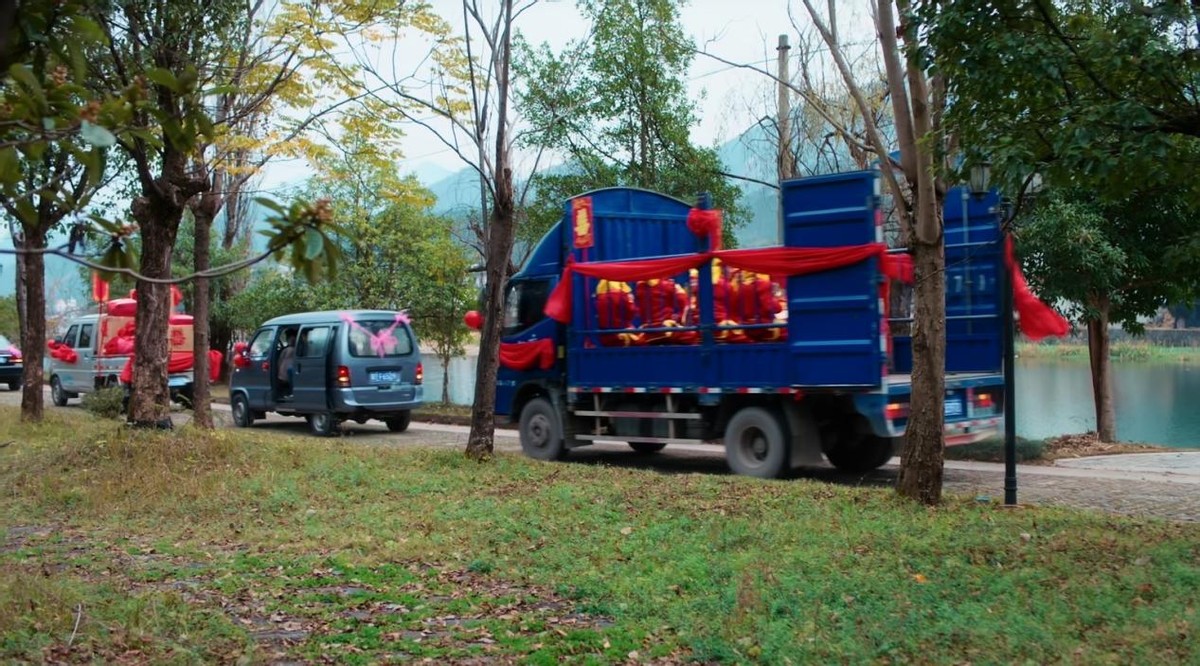 用“放大镜”看《幸福到万家》，被抠到的细节震撼了，比剧情还绝