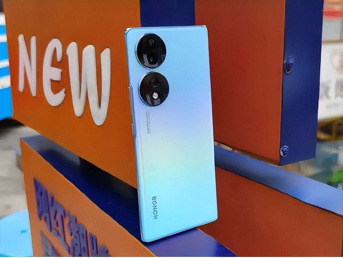 通宵整理！机圈各价位段新晋“机皇”速览，性能颜值样样在线