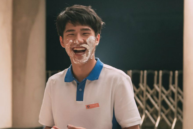 首日播放量破3700万，全程刷屏，笑出腹肌，《反转人生》凭什么？