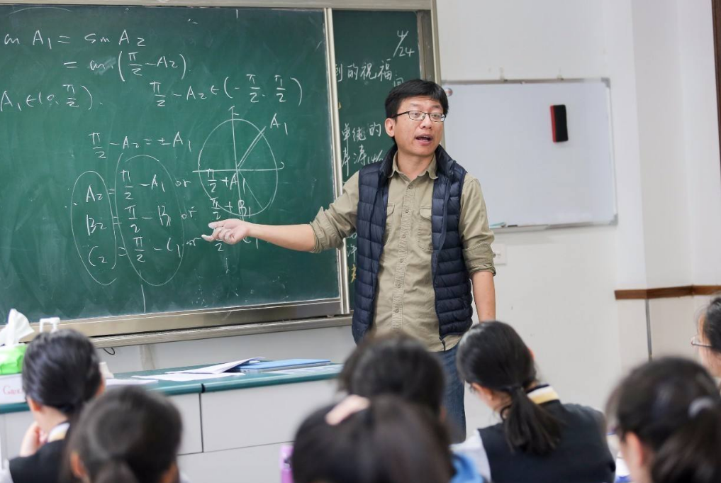 大学里最难熬的6个专业，学生吐槽比高三还累，学生：我想回高中