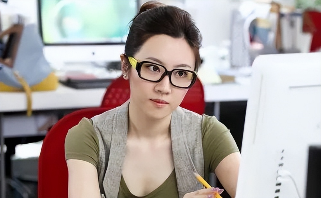 “宋丹丹儿媳”王博谷：嫁小7岁巴图连生两子，和婆婆相处成姐妹