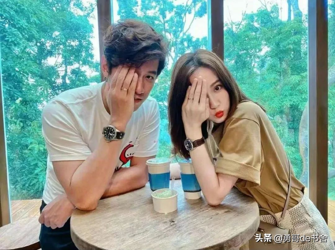 2022巴黎时装周最土CP出圈了！堪比欧阳娜娜搭上了宋小宝