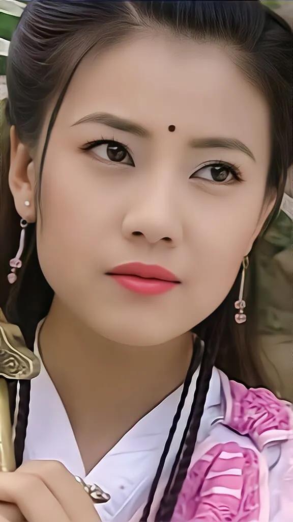 最美的周芷若,柔情似水,我见犹怜,气质与美貌并存