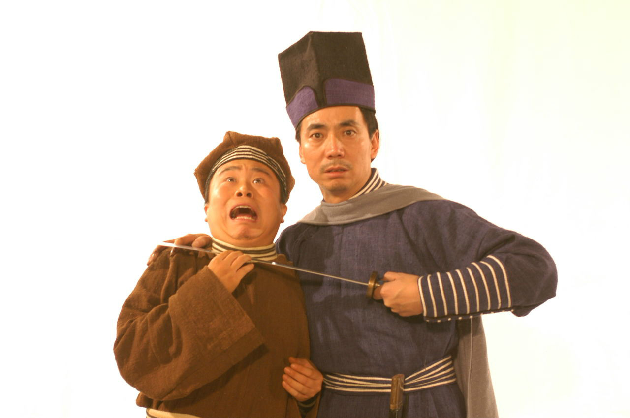 西安翻译学院天桥小姐（蹭海底捞会被告）