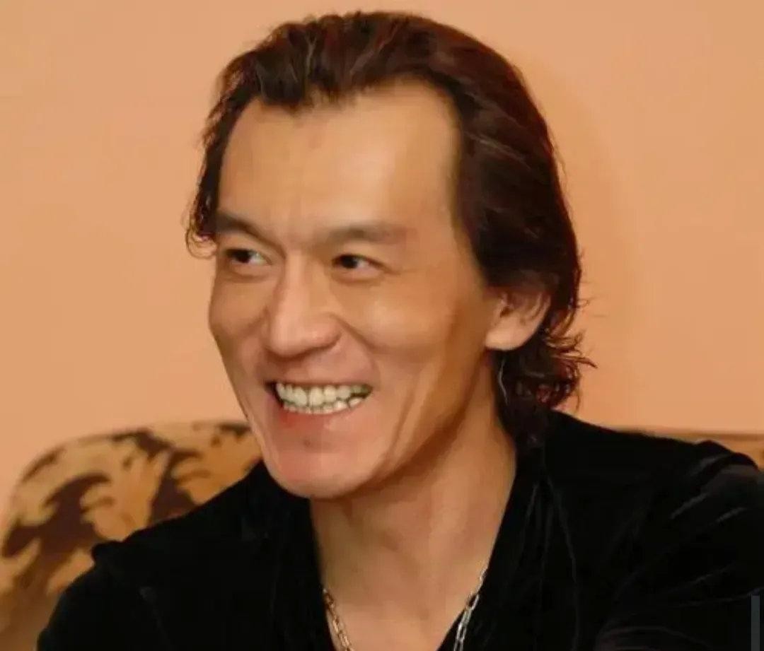 父亲是歪瓜裂枣，女儿却貌美如花？这10位星二代的长相好奇妙