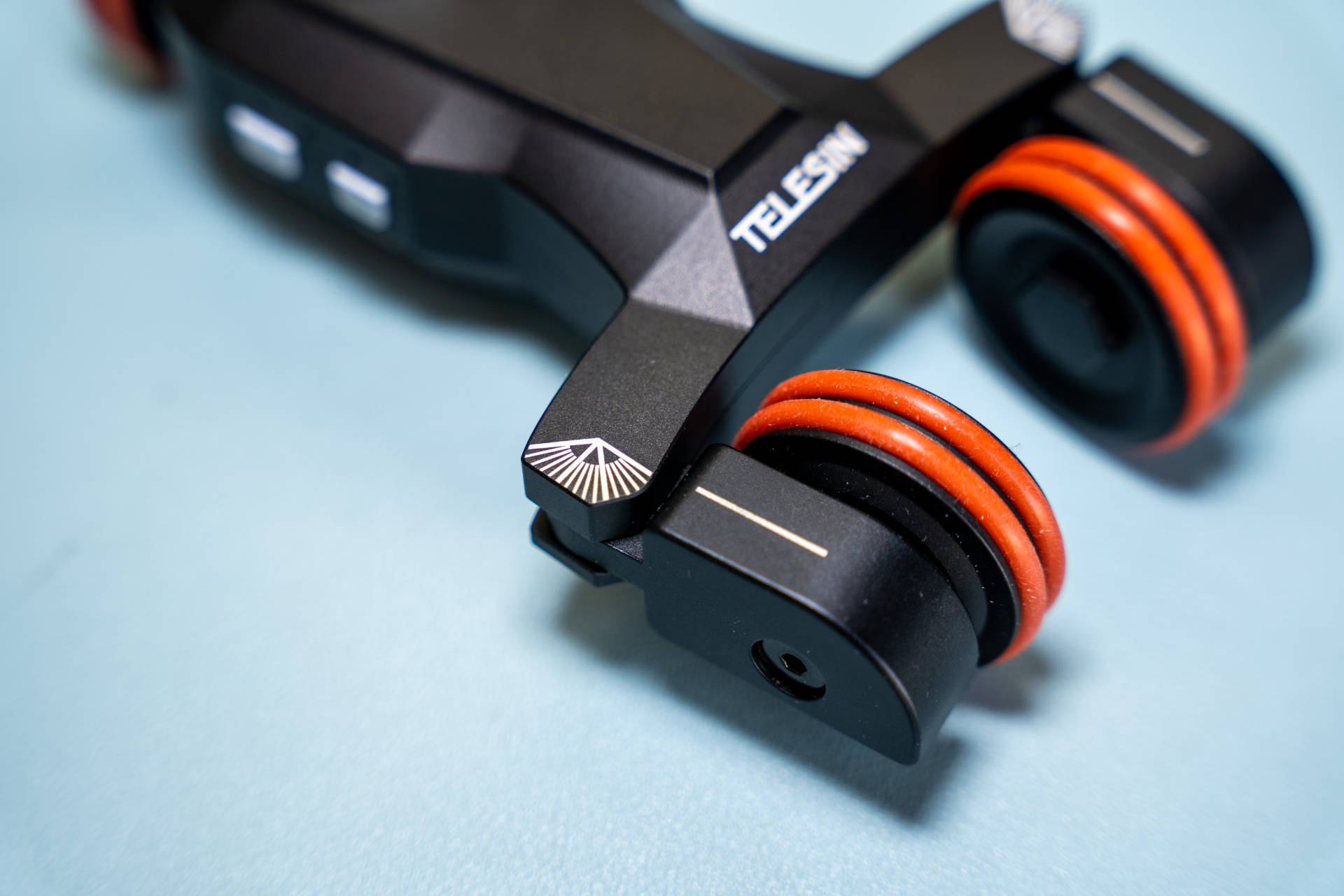 拍摄产品视频一定要用滑轨才稳？泰迅无线遥控智能摄影小车帮你忙