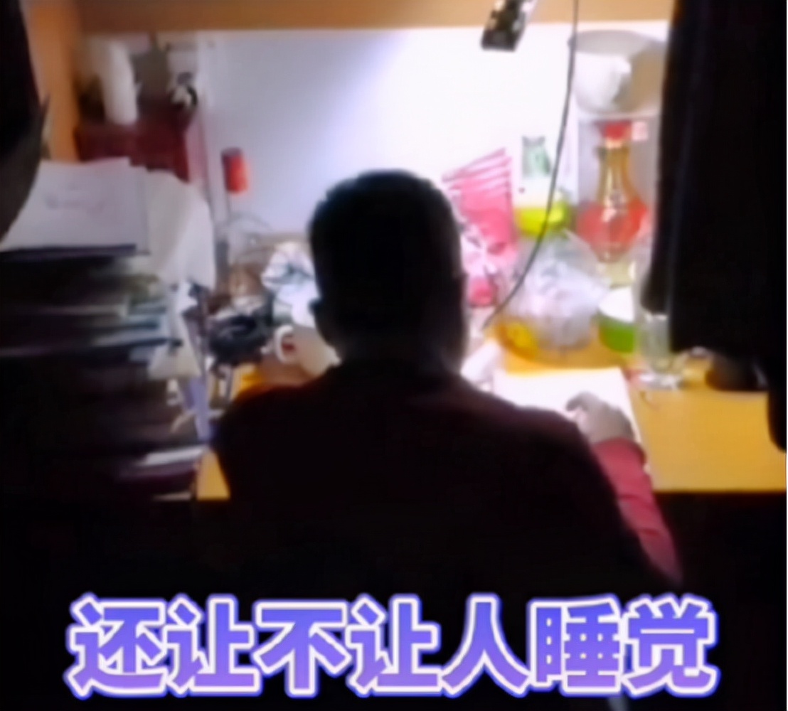 男生刻苦“专升本”反被室友吐槽，你做梦考清华，别耽误我睡觉