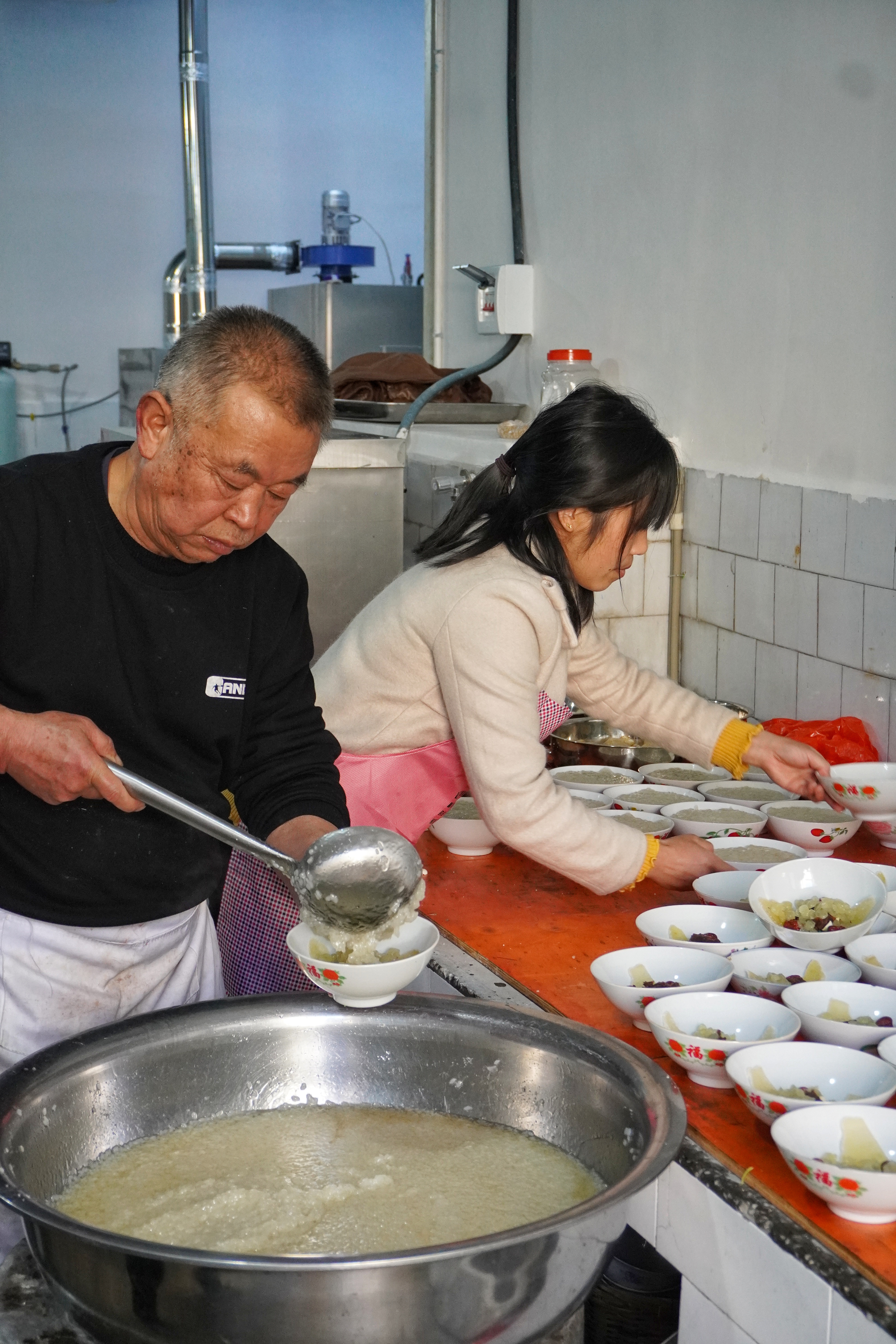 有40年经验的昆明乡村大厨，还原老昆明传统年味猪八碗，道道经典