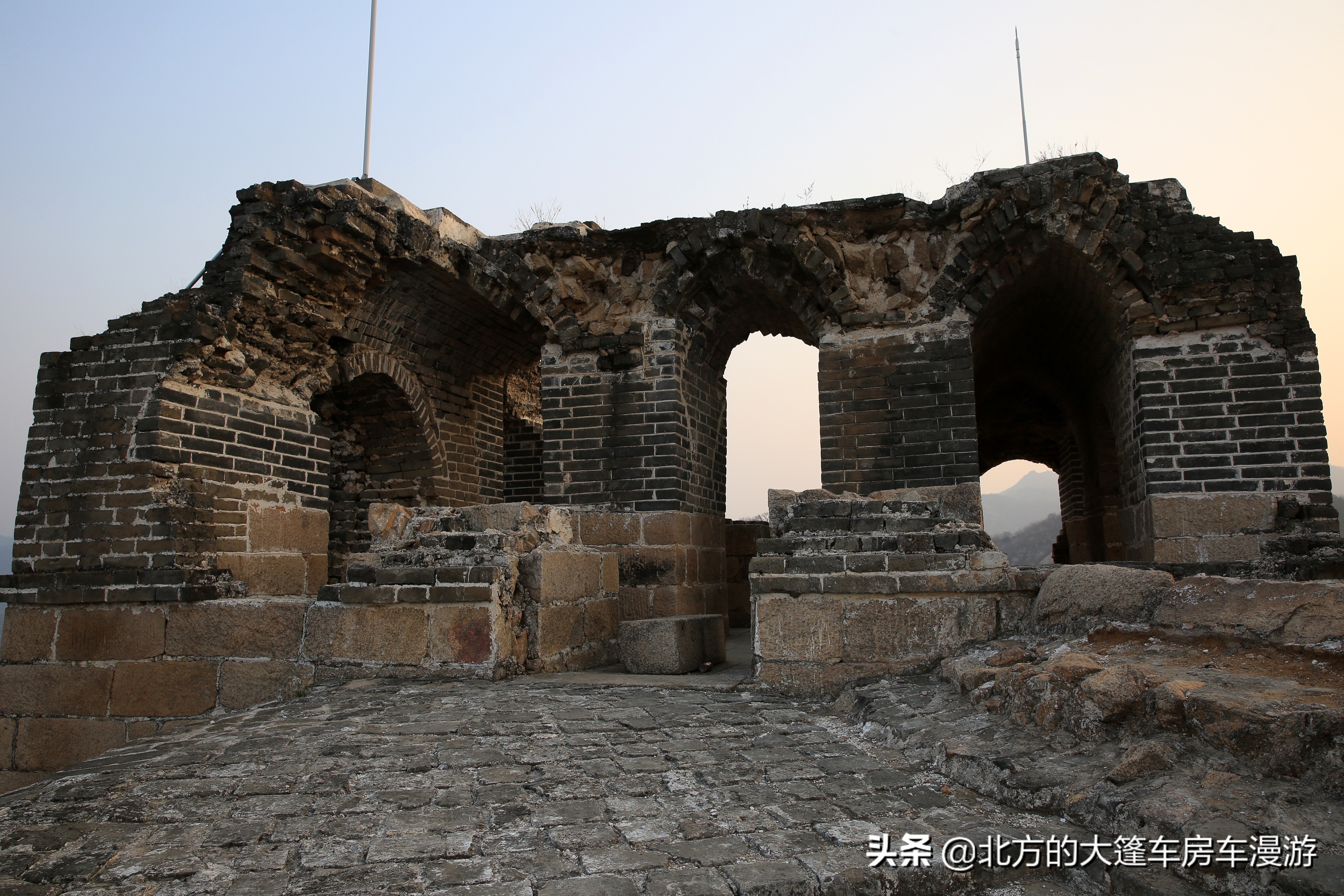 走过北京春天最美的盘山公路去那山桃花盛开的地方——龙泉峪长城