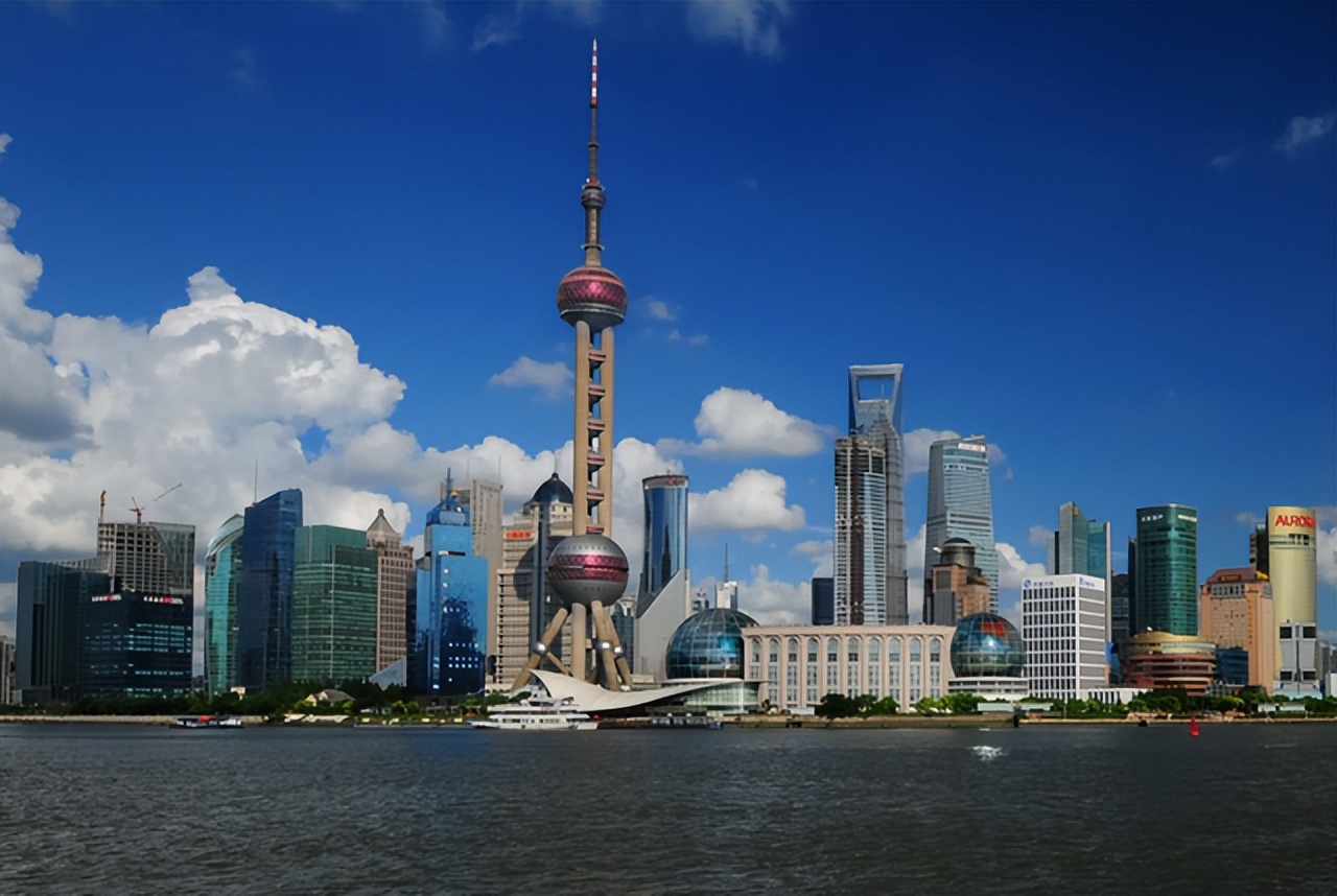 上海市发布通知，2022年高考延期一个月举行，考生“喜中含愁”