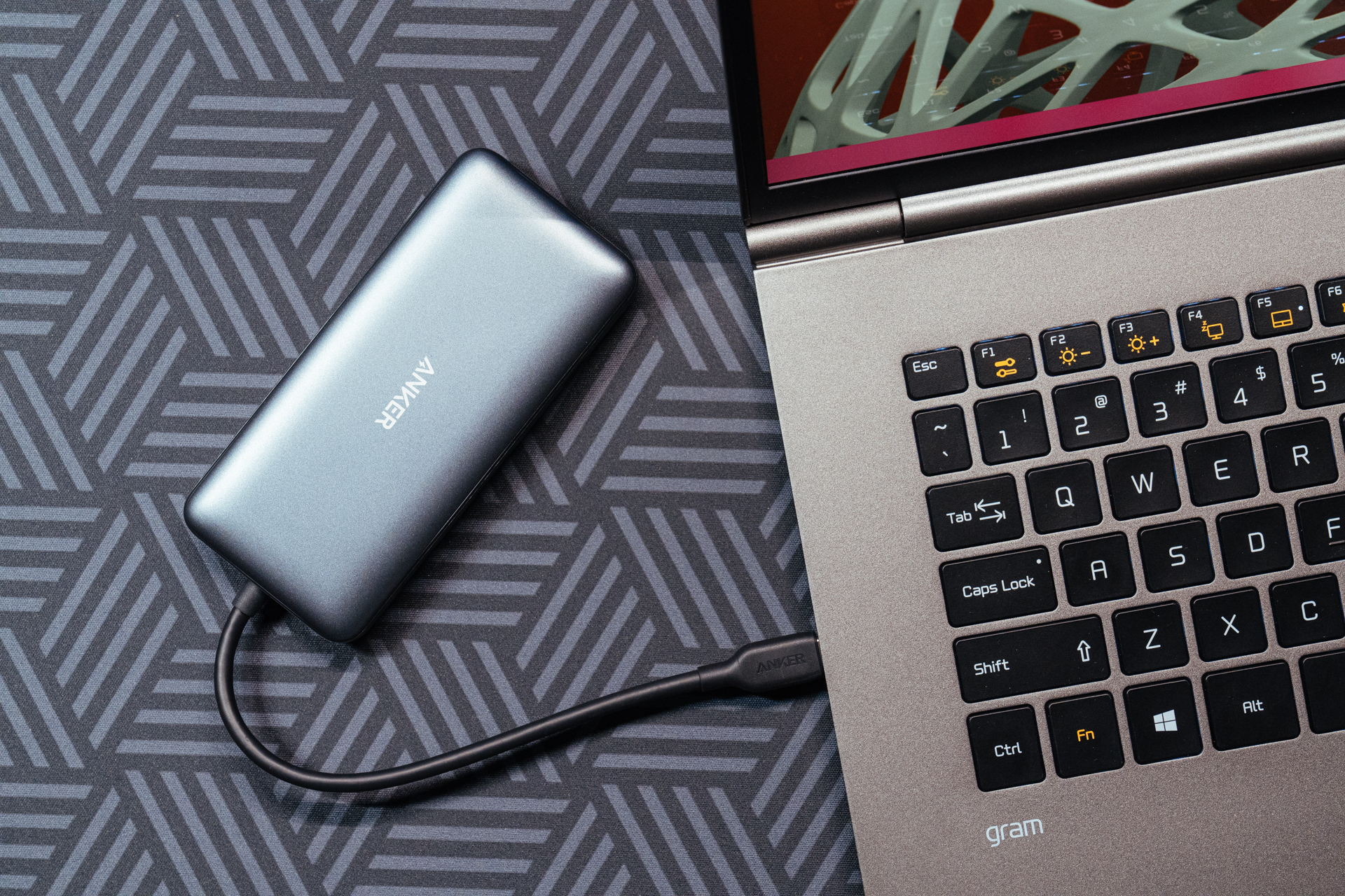 简洁条理，如何布置自己的办公桌面：轻办公好物分享