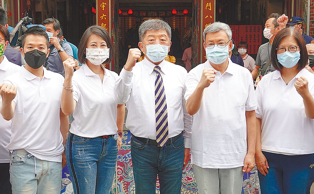 陳時中冷眼看萬華抗議民眾被拖走，台網友神回：責任來，維安人員就扛