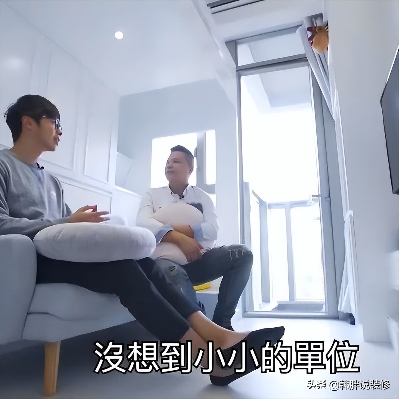 香港90后小夫妻，花230万买下12㎡小屋，床吊在半空，这设计绝了