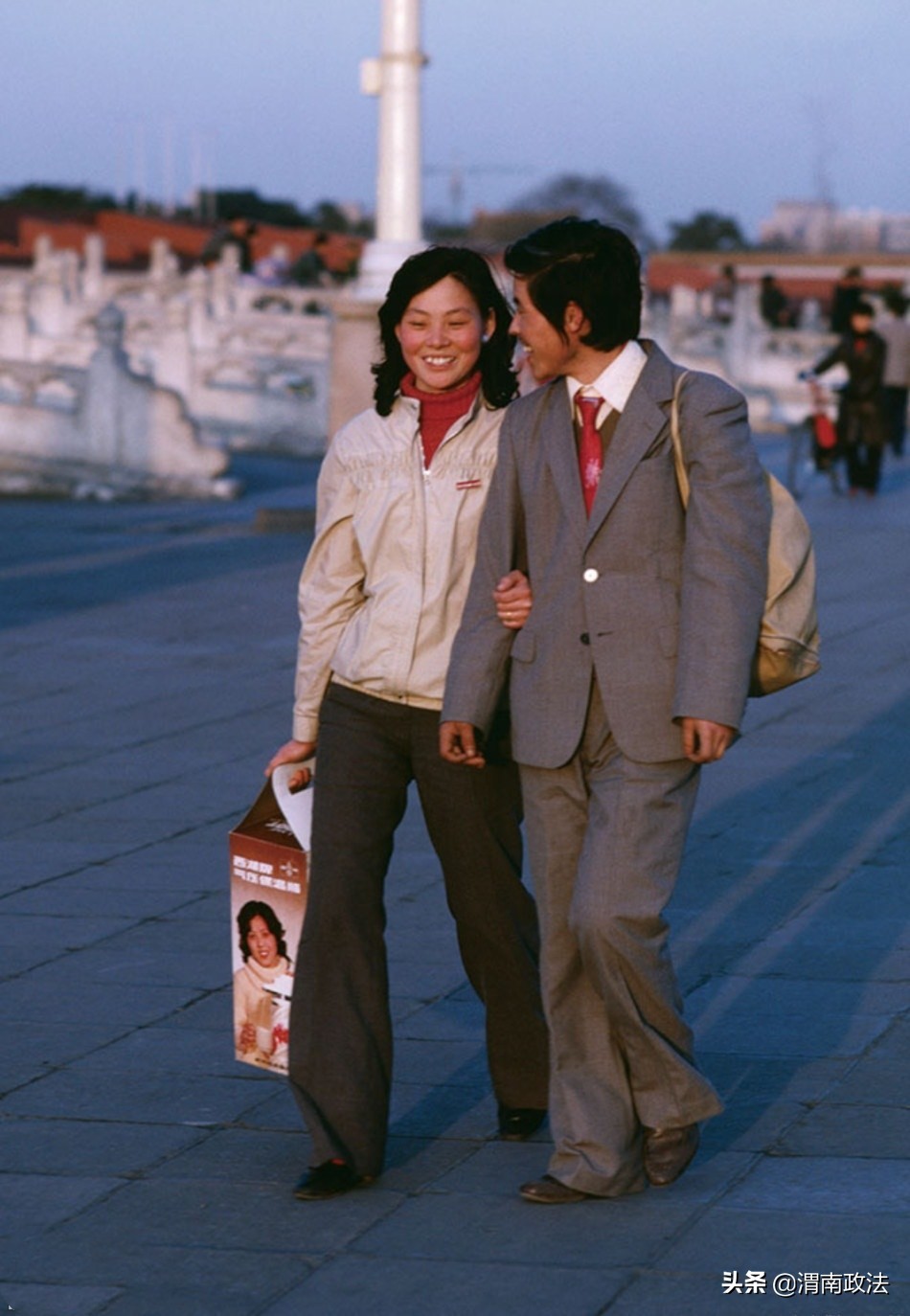 年底了,来看看上世纪七八十年代情侣合照