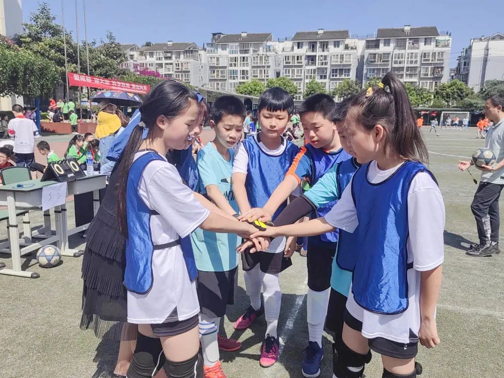 双流区迎春小学举行第七届校园足球班级联赛暨啦啦操比赛颁奖仪式