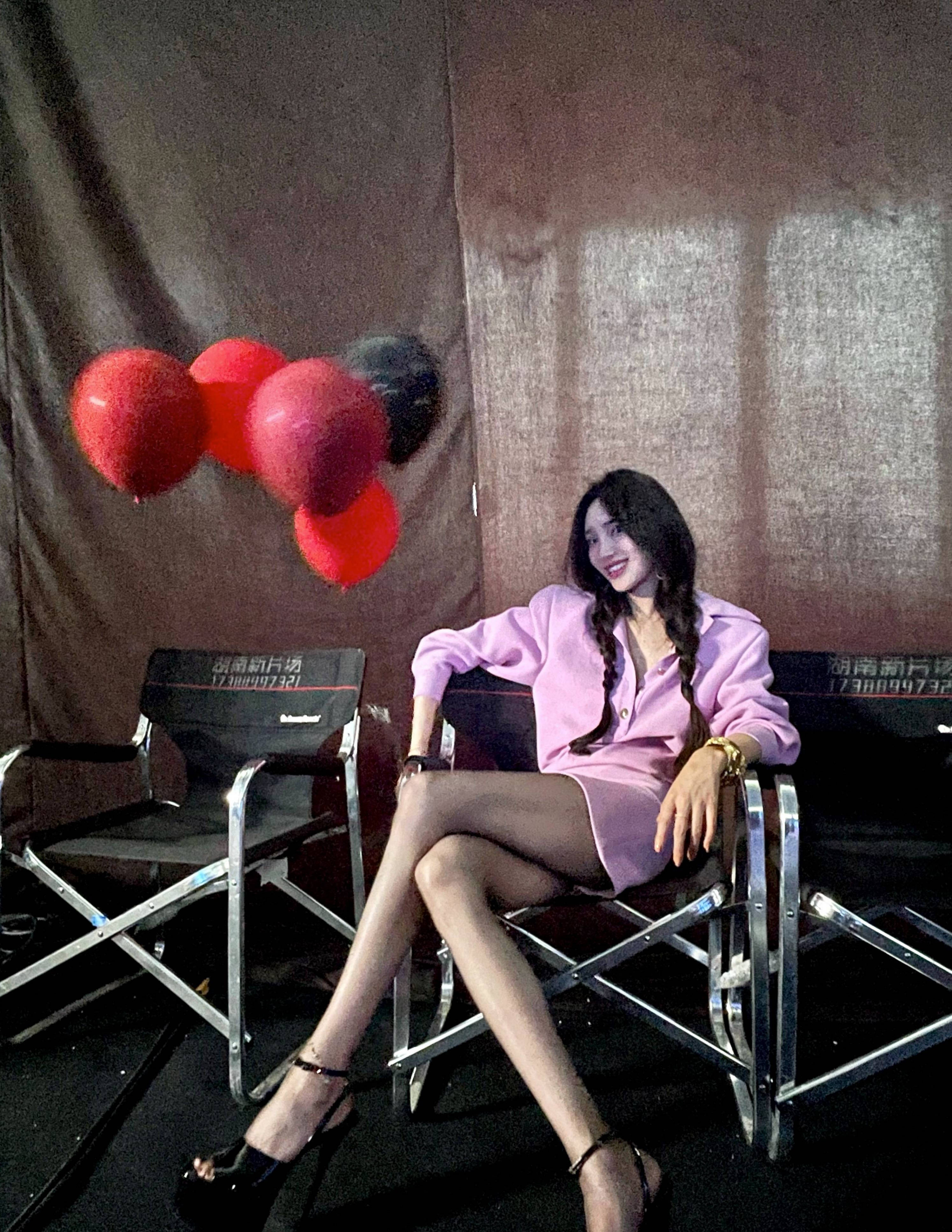 王紫璇郑秀妍美女贴贴 与张俪搞怪合影太可爱