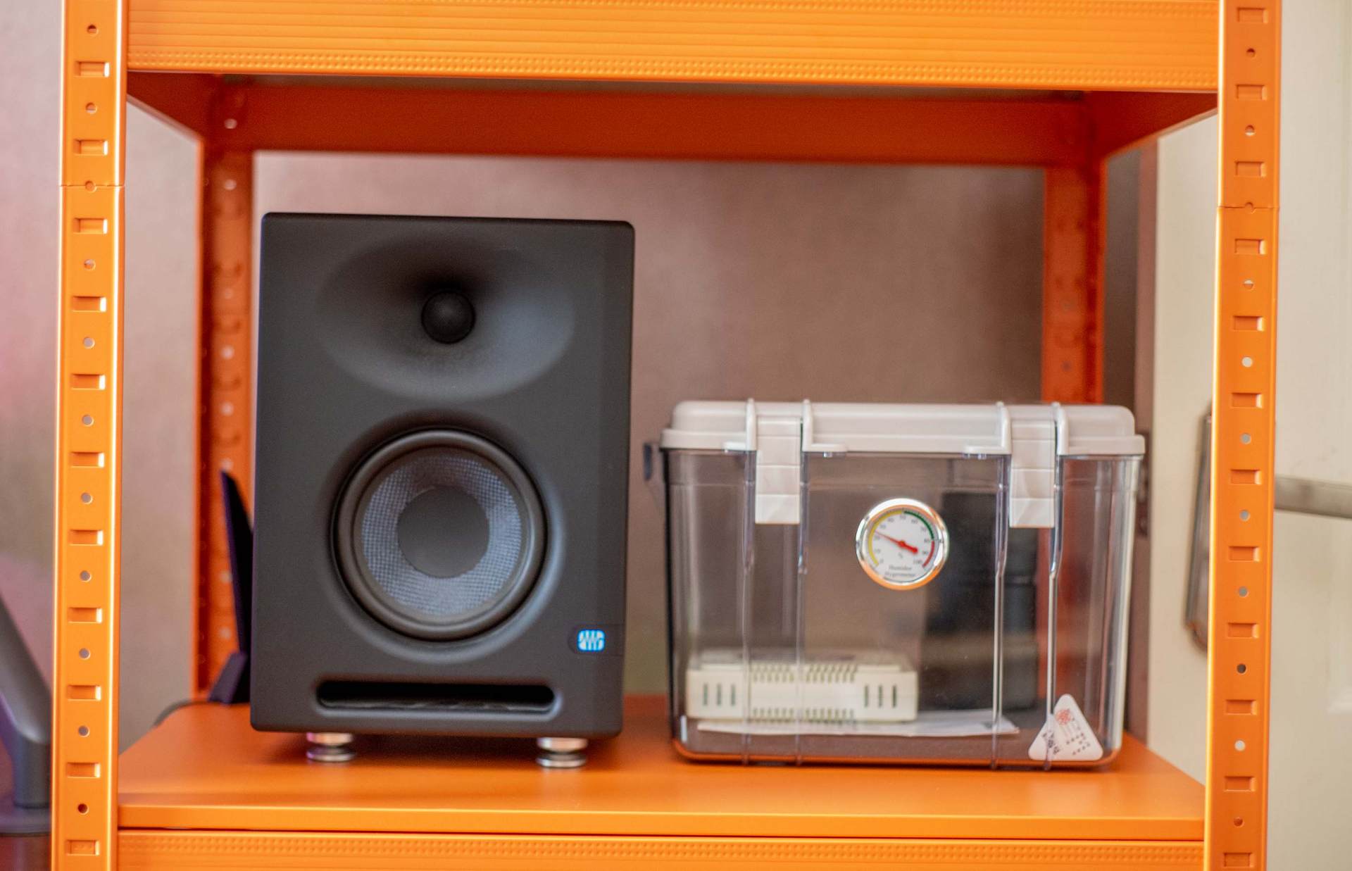 桌面改造 2.0，兼顾生产力与娱乐性的一体化空间