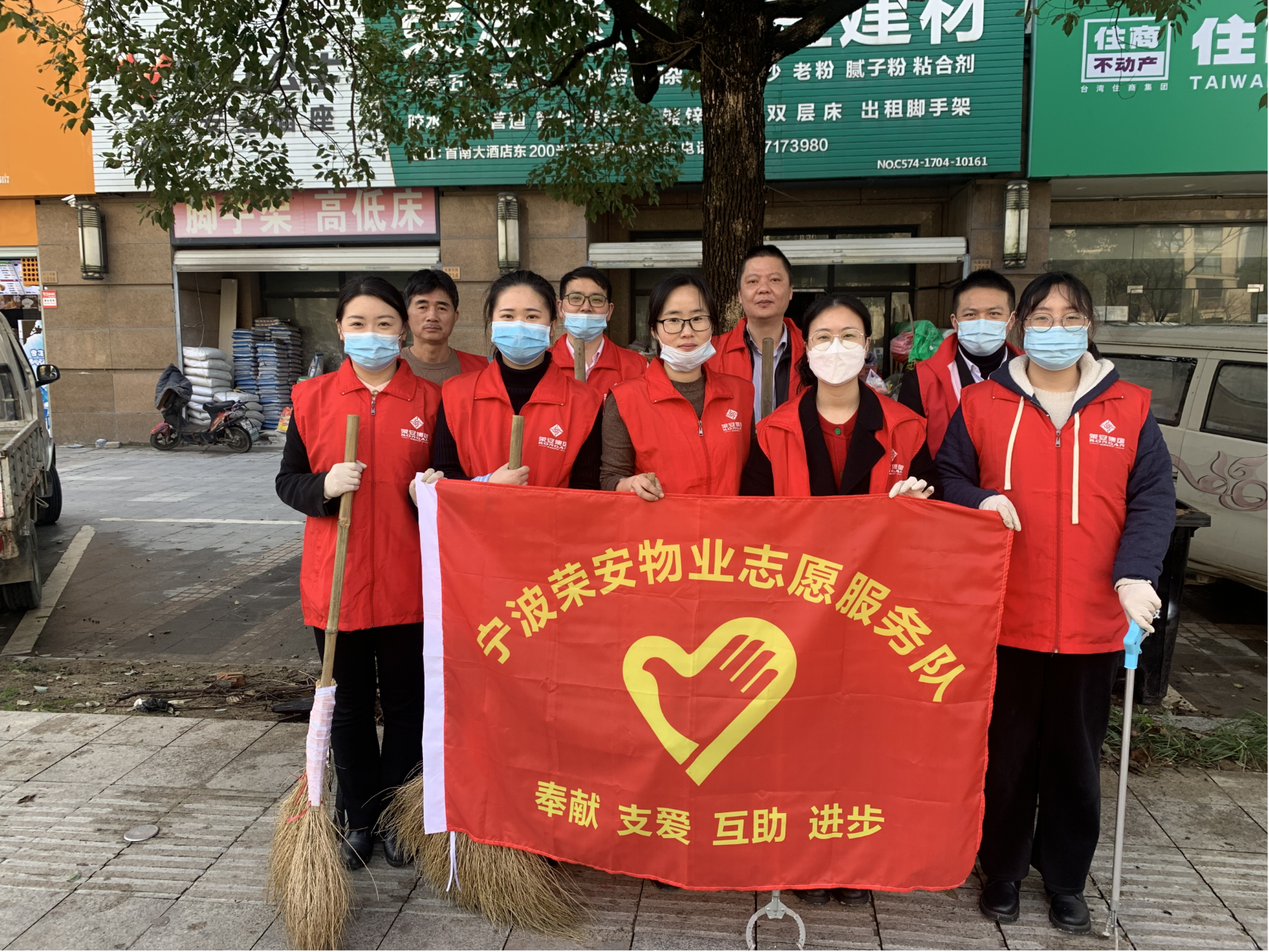 践行雷锋精神，弘扬正能量，荣安物业人在行动