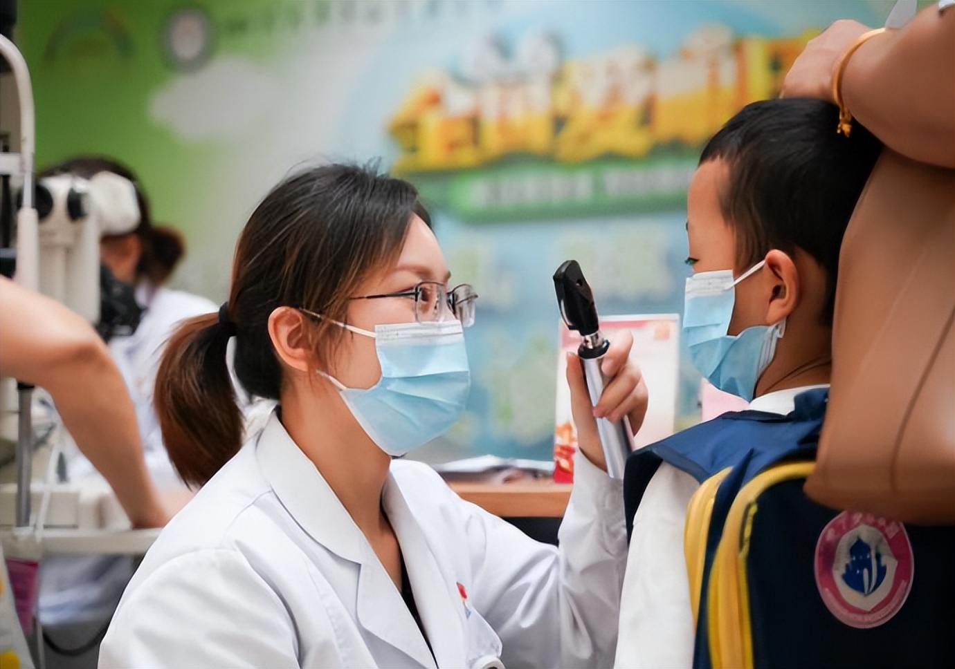 迎全国“爱眼日”眼科义诊为群众“办实事”