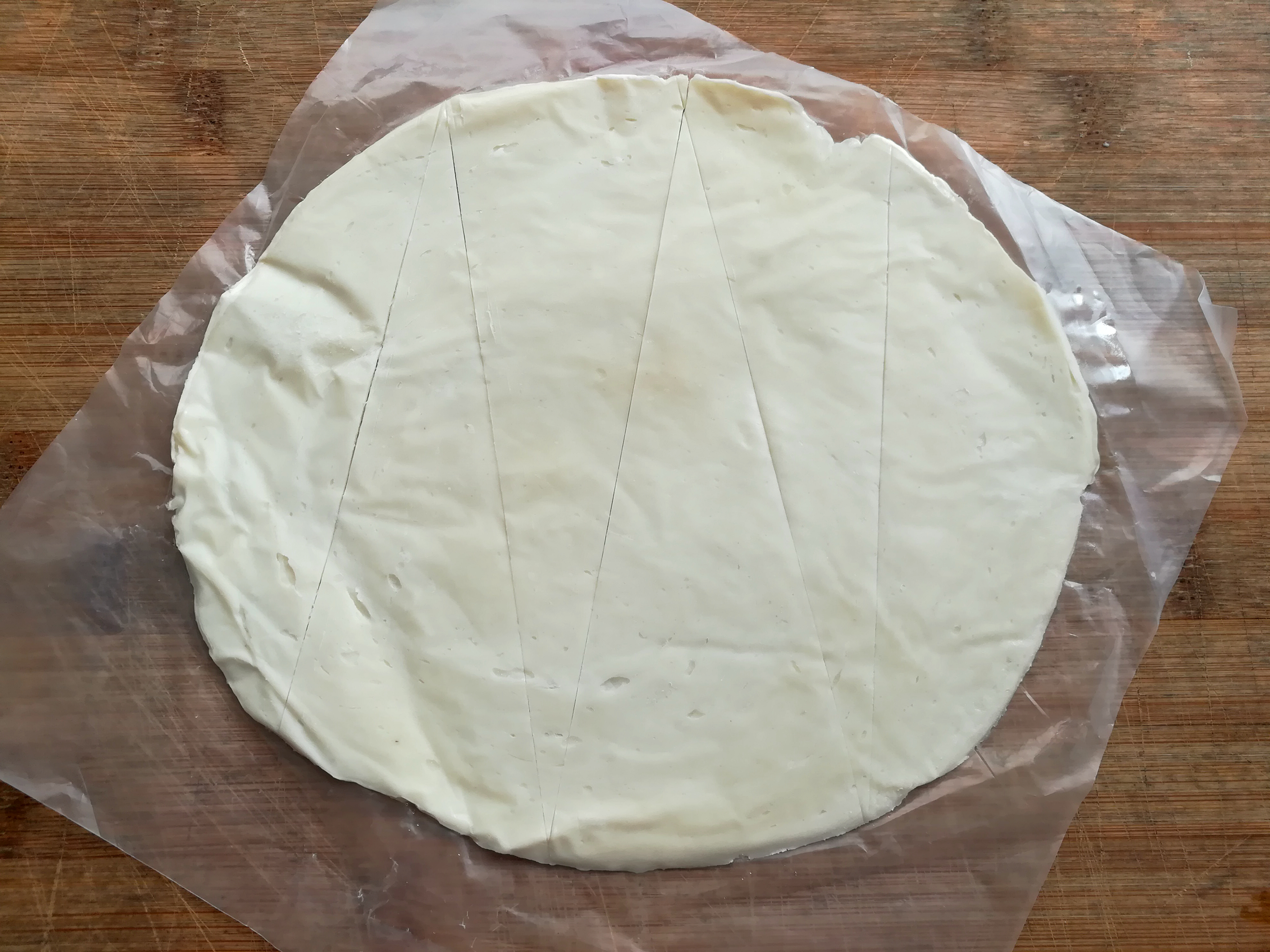 简易版手抓饼做酥皮，包着美味的香肠，简单快手又美味