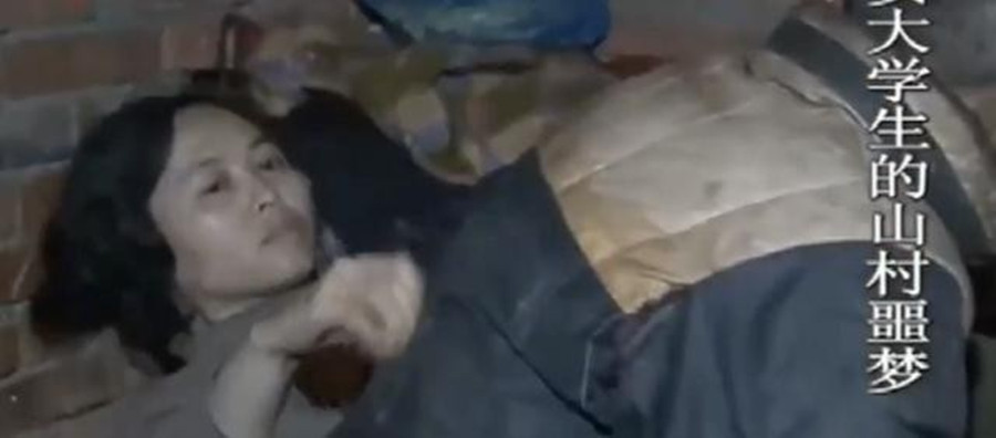 27年前，四川女大学生被拐，与55岁老汉住猪圈17年，获救时已疯癫