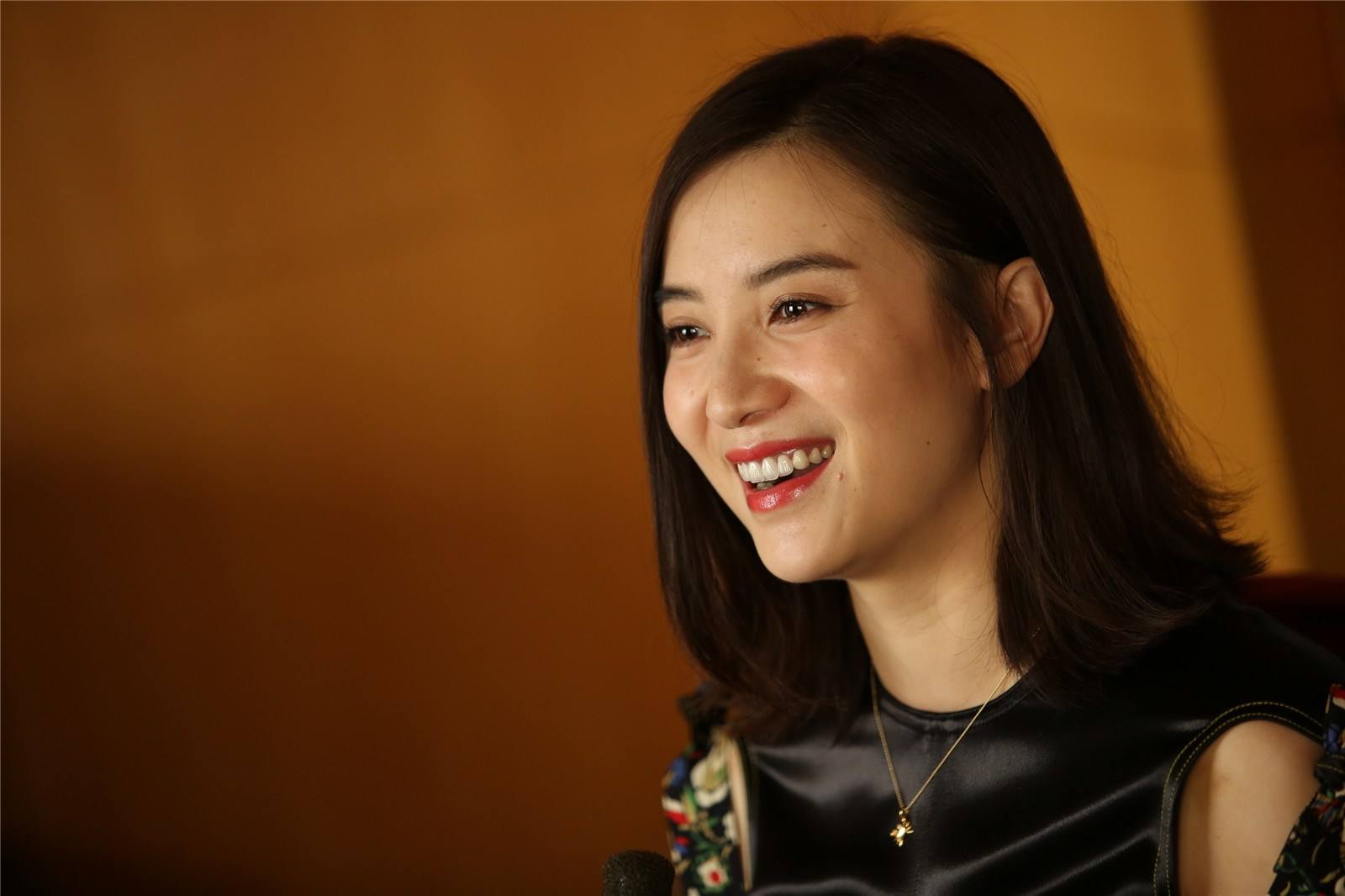 表面“人间清醒”，实际生活却一团糟，这些女星实在令人尴尬