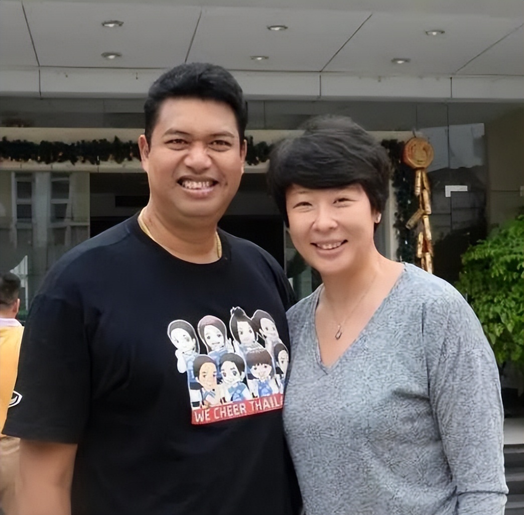 坎坷的女排奥运冠军冯坤:40岁做妈妈,与洋丈夫跨国分居幸福吗