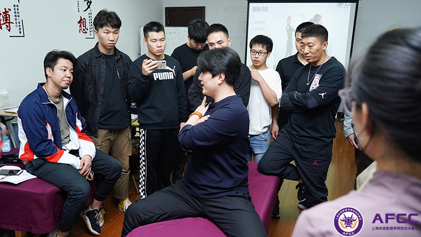 健身教练培训学院（哪里有健身教练学院呢）