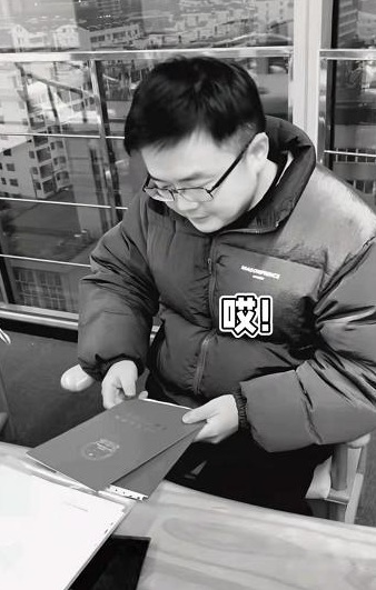 北大毕业家长和妻子赛证书，谁输谁就辅导孩子写作业，最后谁赢了