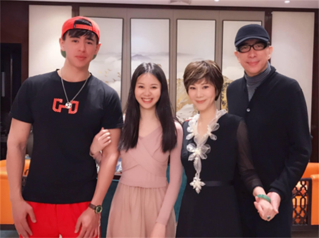 初代乒坛大魔王：许昕的恩师，拿了59个冠军，年近60仍旧美艳动人