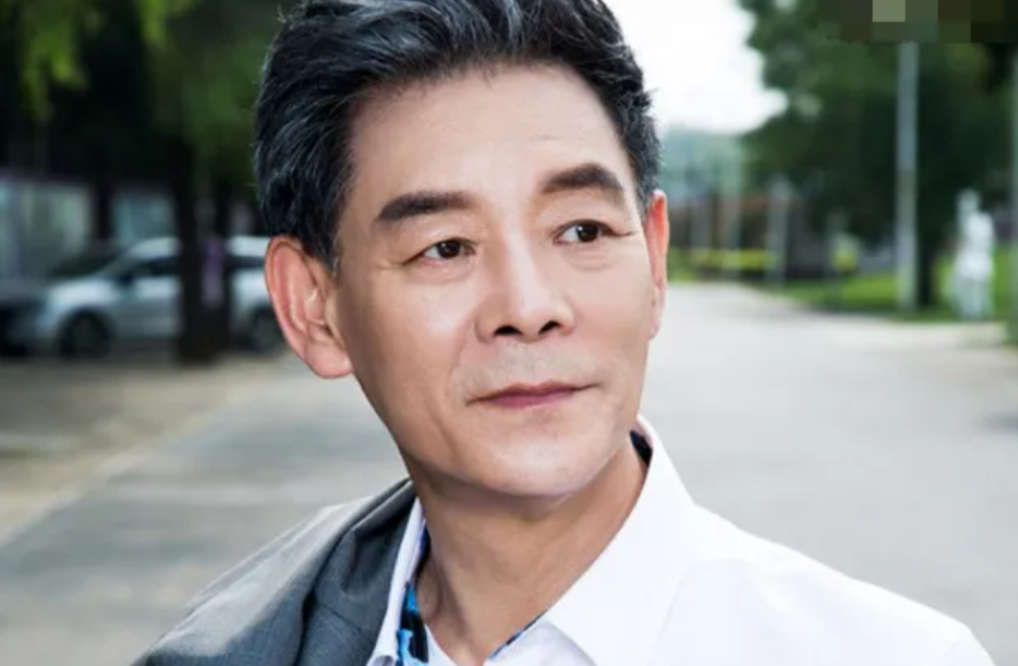 老戏骨李光复家底有多厚?小时候拿金条搭积木,清朝文玩拿来挖土