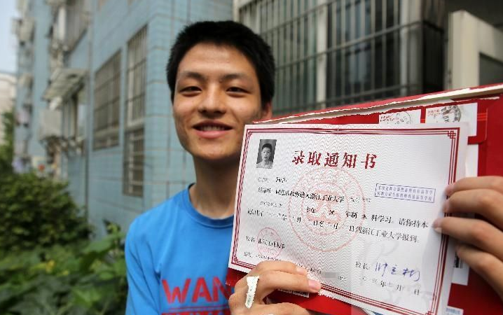 上海一高中生被牛津录取，明明是未来可期，评论区却“变了味”