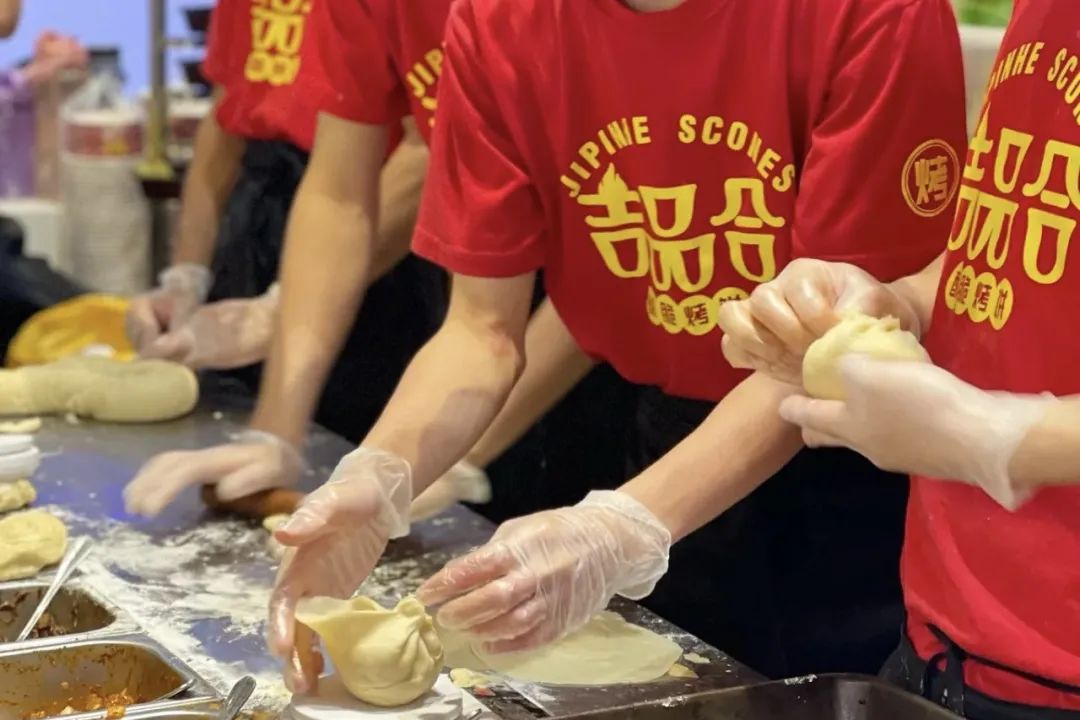 一探究竟！走出国门的吉品合酥脆烤饼