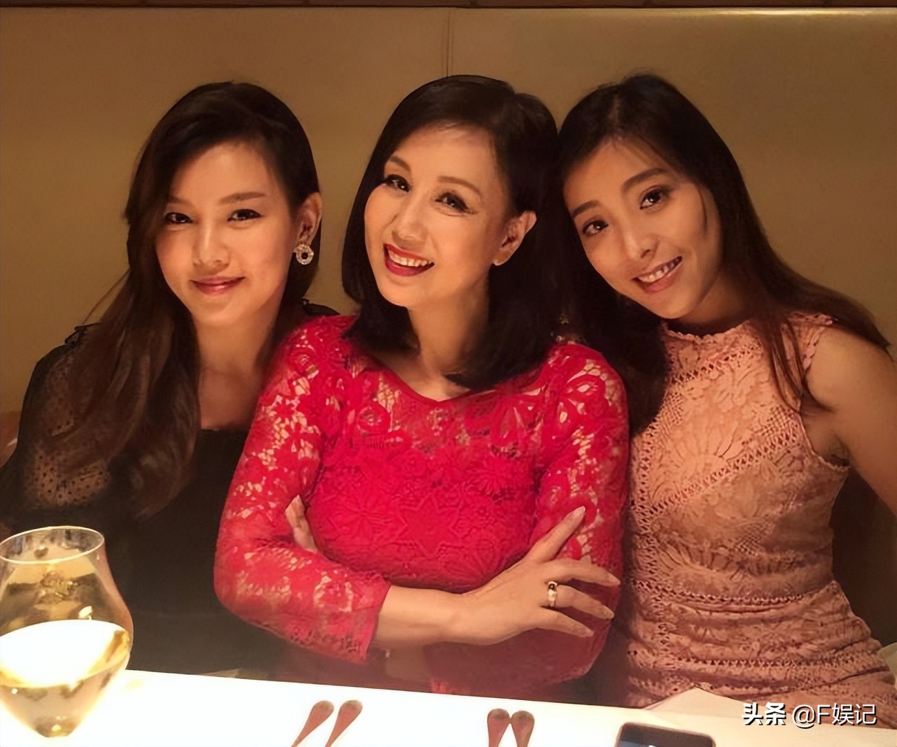 TVB老戏骨文雪儿宣布小女儿怀孕的喜讯 大女儿今年已经诞下儿子