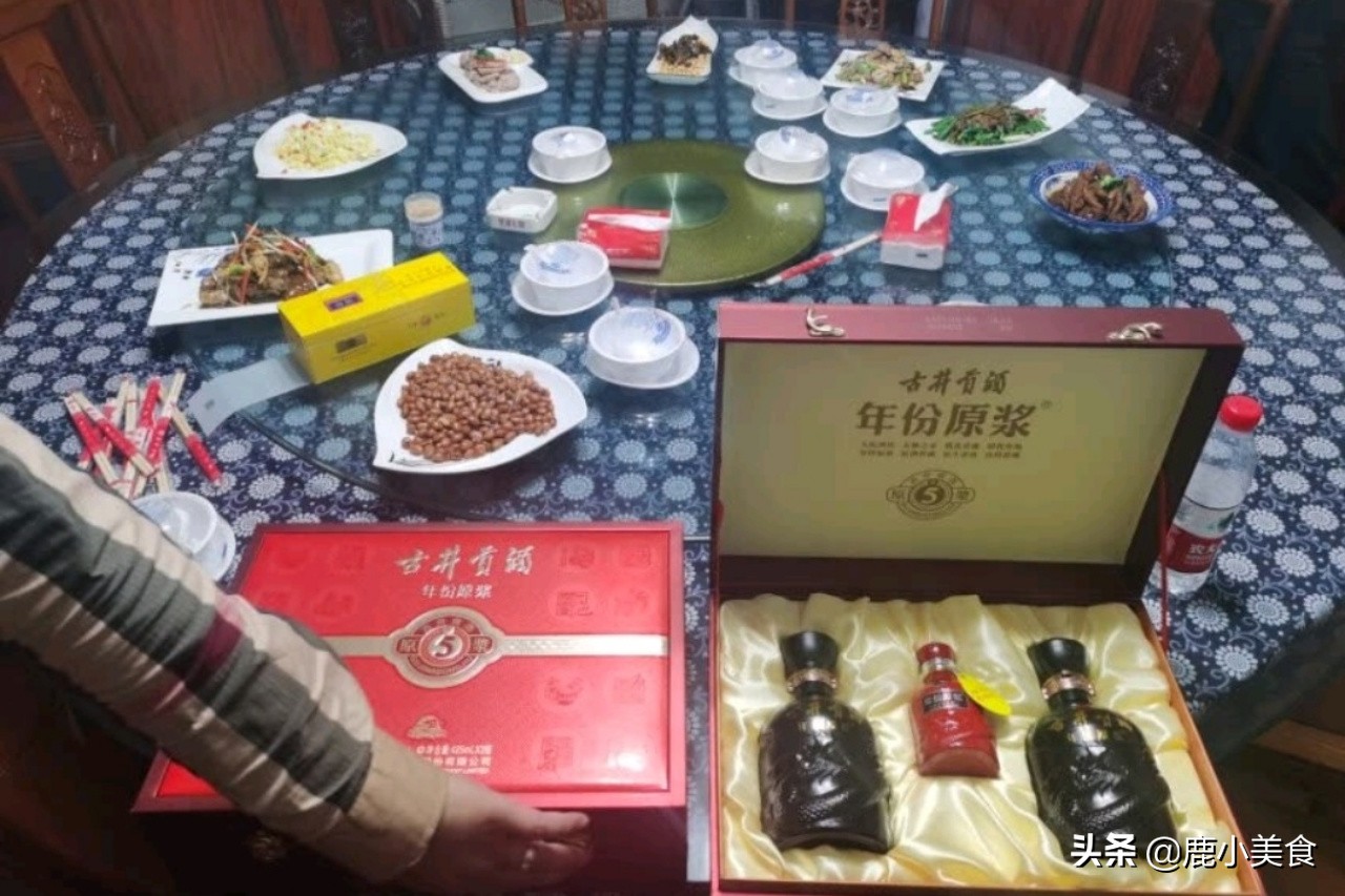 300元内,推荐6款“年货白酒礼盒”,价格亲民高档,送礼倍有面子