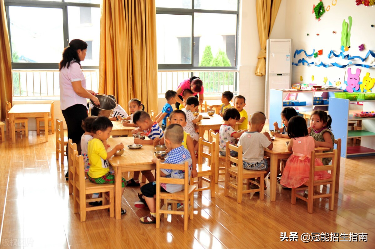 成都幼师学校学费多少钱一年？