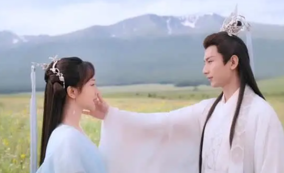 每日问答：迪丽热巴黄景瑜在一起？想问刘学义张予曦？白敬亭私下