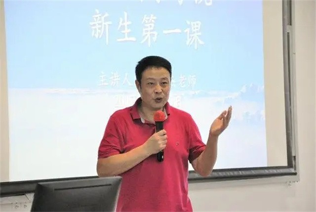 宋英杰：主持央视天气预报近30年，却是个兼职的“临时工”