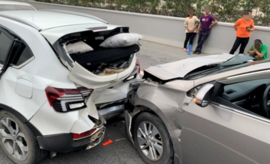 撞車后，先報警還是先找保險公司？順序搞錯可能拒賠