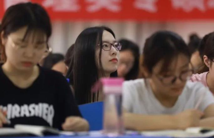 会计可以考公务员吗（公务员考试不易）