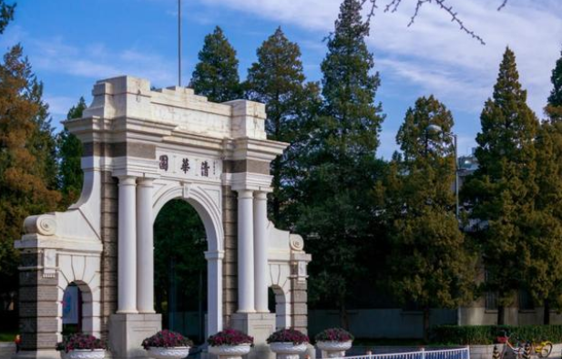 清华课堂照火了，家长视角独特：竟没一人染发，学习好是有原因的