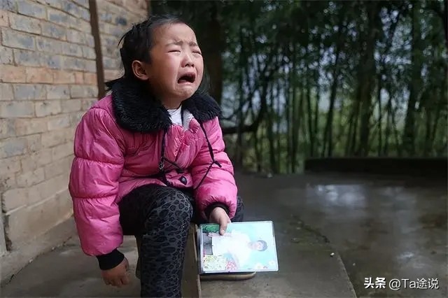 父亲入狱母亲出走，贵州6岁女童独自撑起三代之家：我很想爸妈