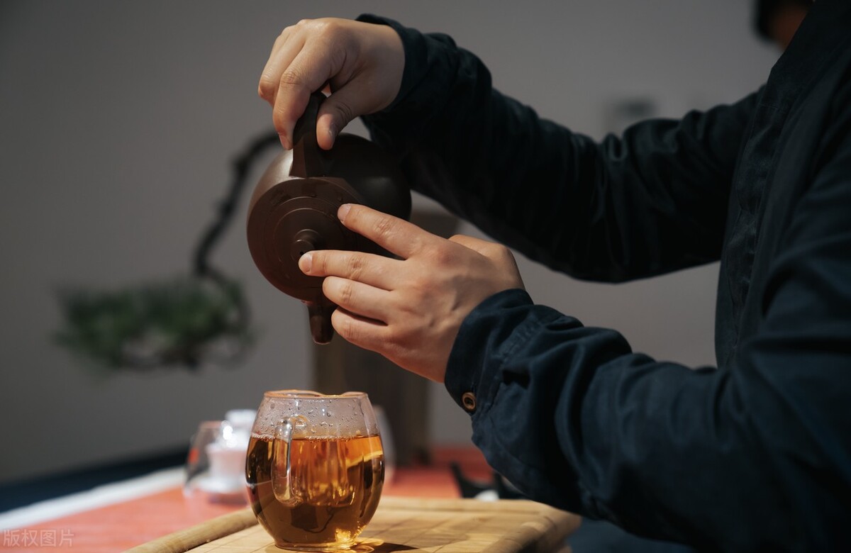 实体店接连倒闭，这些行业会被互联网取代吗？告诉你：没门