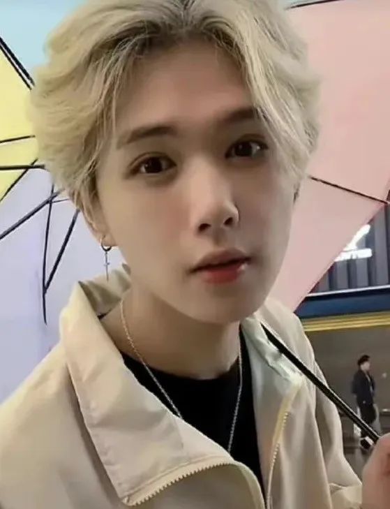 被抵制成这样，还不退圈？