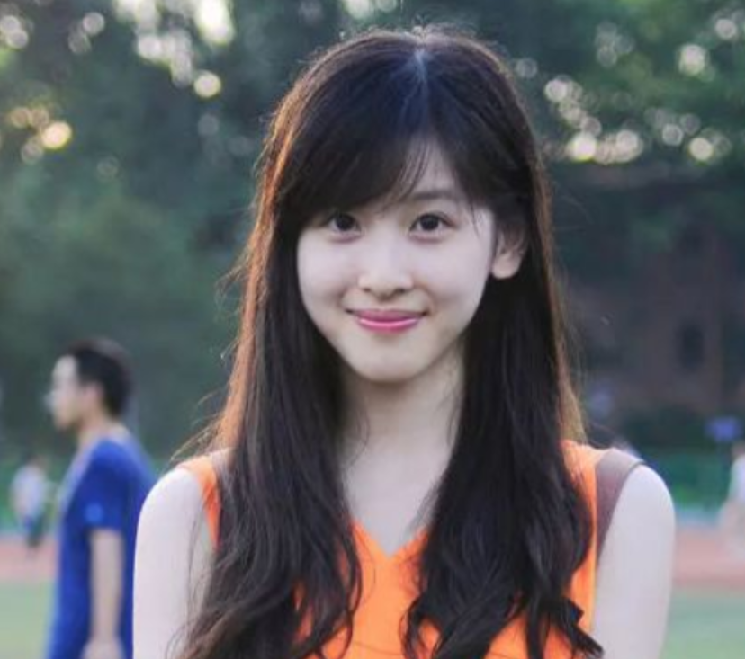 清华大学校花“双料第一”，颜值和才华均在线，不输“奶茶妹妹”