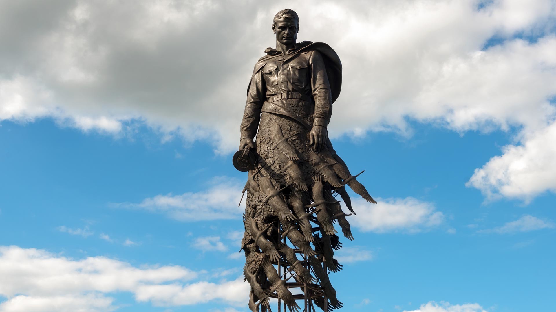 勒热夫战役纪念碑是俄罗斯最新的二战纪念碑,建成于 2020 年,是为了