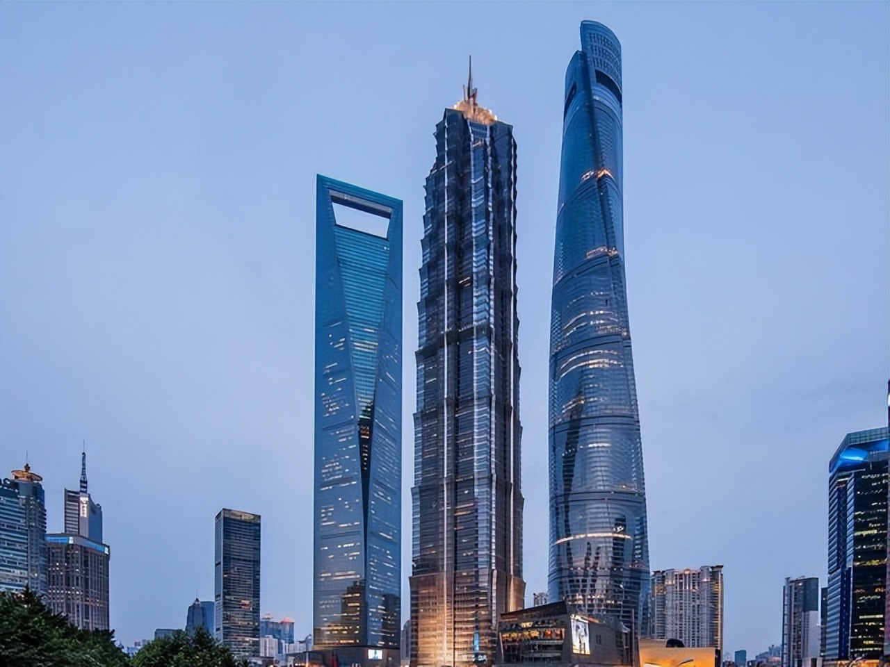 斥资超100亿,中国最高的摩天大楼!众多网友表示太震撼了!