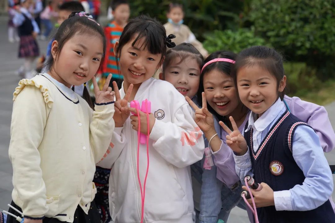 夏花灿烂 定格微笑｜成都高新区中和小学用微笑迎接每一天