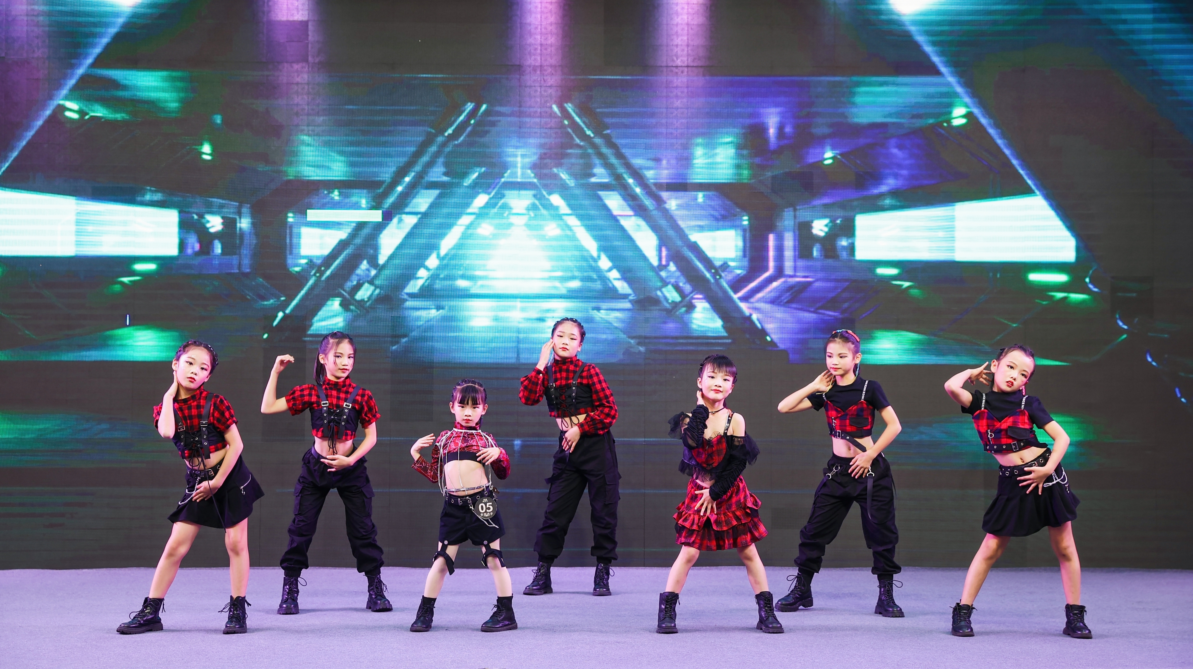 专访 | 舞林新生代广州赛区 彩虹少女组合：舞蹈让我们的青春闪耀